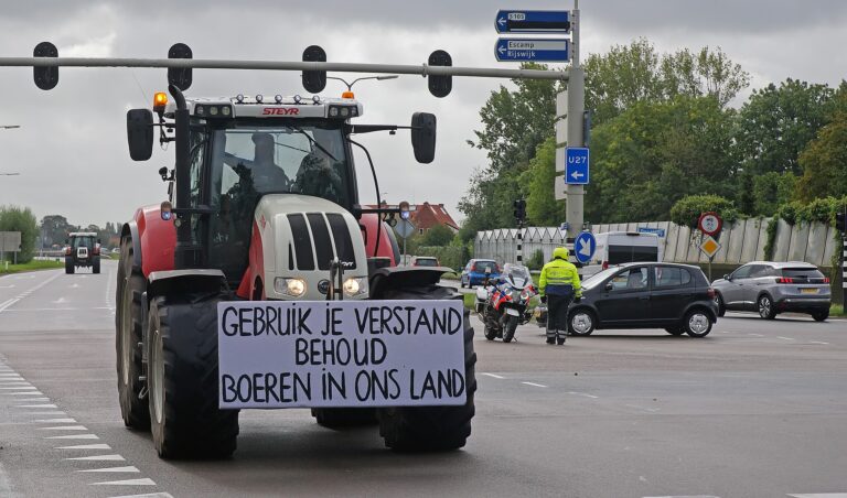 Dutch Farmers Revolt Against Globalist Food Control That Leaves People Poorer And Hungrier